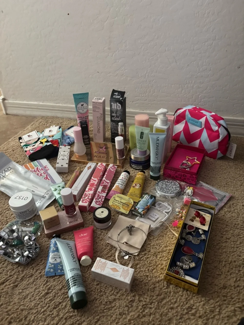 Lowwwwww start get this shit out of my closet - Picture 3 of 6